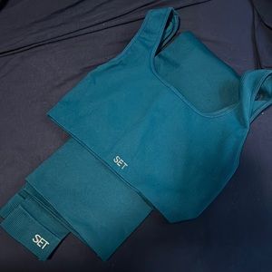 SETactive Sculptflex Cove limited edition Medium in both leggings and bra.